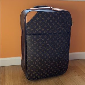 Louis Vuitton Rolling Carry-on Suitecase